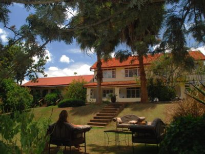 Karibu Guesthouse - Front garden area
