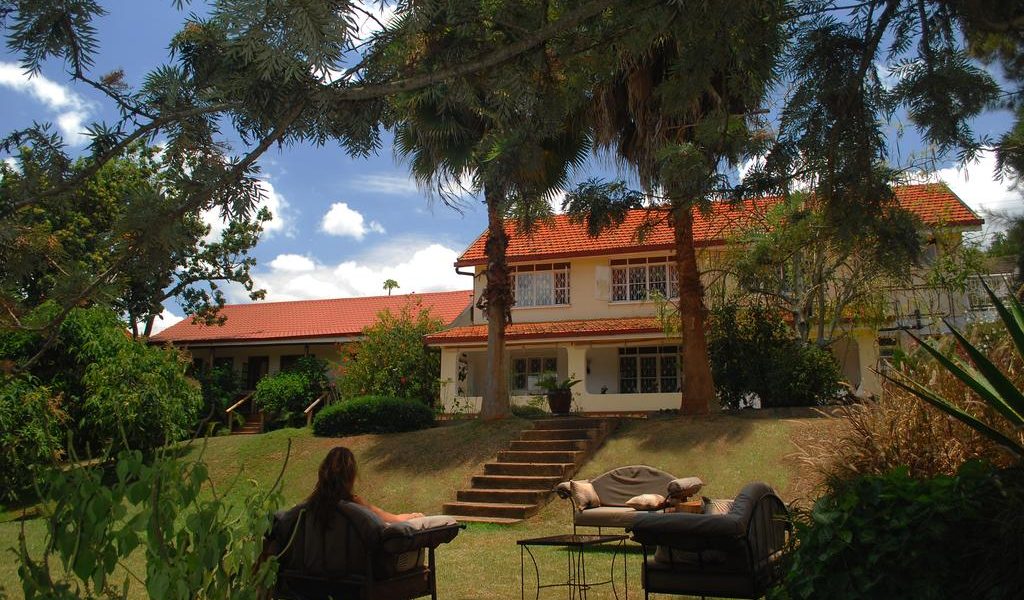 Karibu Guesthouse - Front garden area