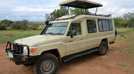 safari-land-cruiser-uganda