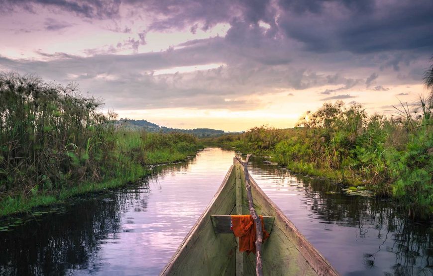 Getting to mabamba Swamp by boat