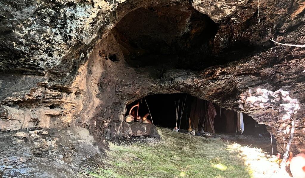 Entrance_into_the_Kiwumulo_Cave